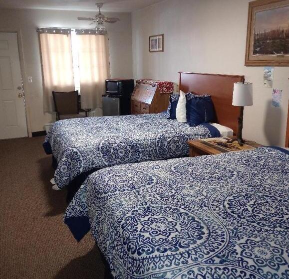 Мотель Going To The Sun Inn & Suites