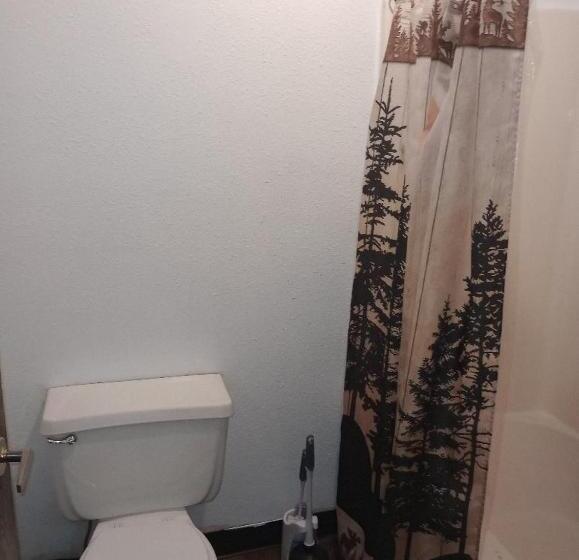 Мотель Going To The Sun Inn & Suites