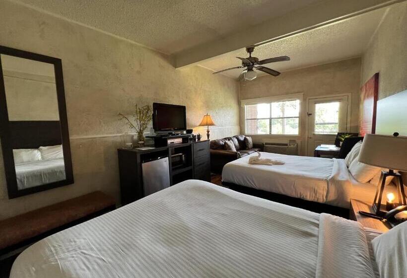 Mountain Harbor Queen Guest Room On Lake Ouachita By Redawning