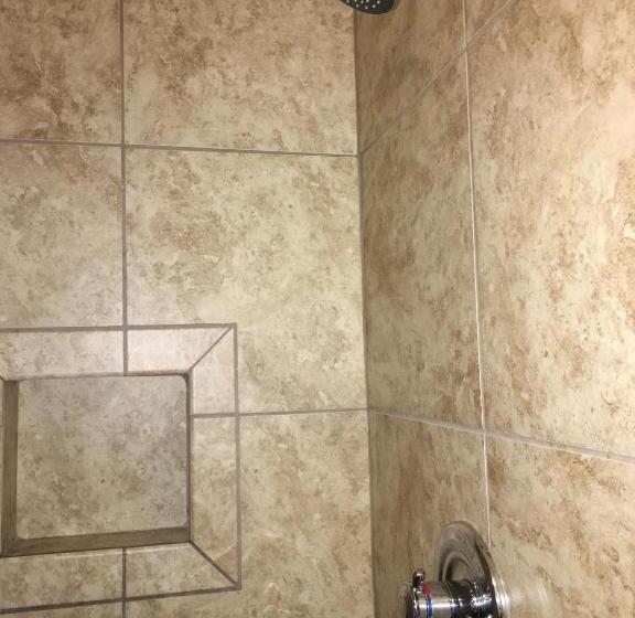 Mountain Harbor Queen Guest Room On Lake Ouachita By Redawning