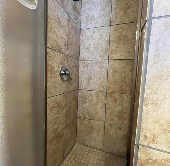 Mountain Harbor Queen Guest Room On Lake Ouachita By Redawning