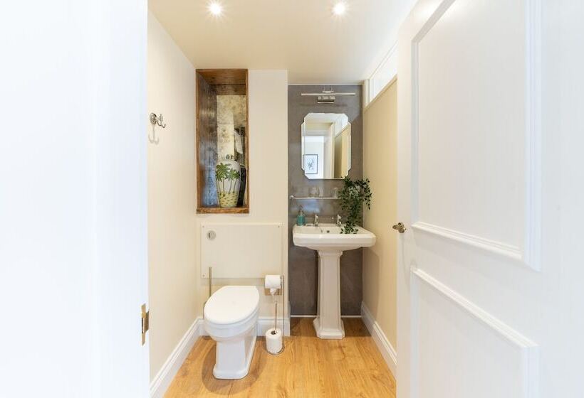 פנסיון The Ironmongers Boutique