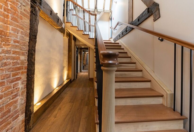 פנסיון The Ironmongers Boutique