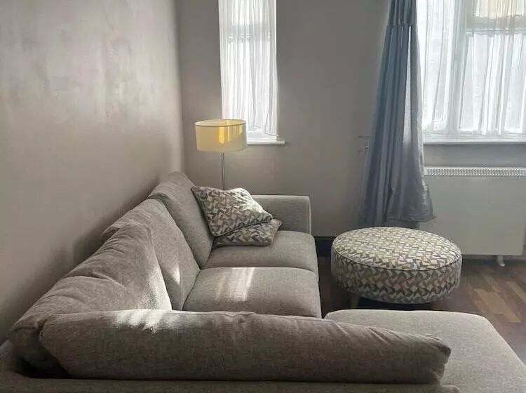 レジデンス Beautiful 2 Bed House In Grays