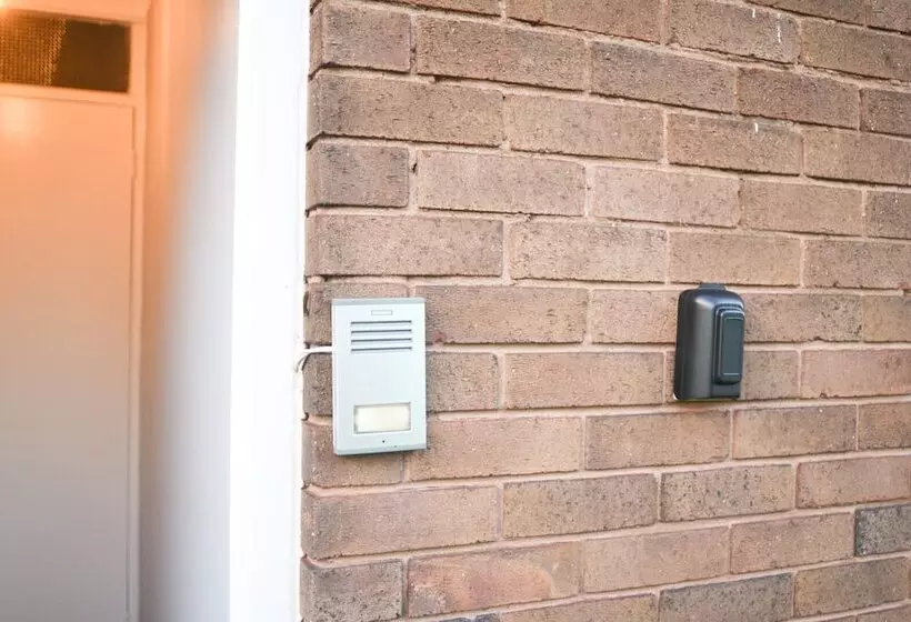 اقامتگاه 2ndhomestays  Willenhall Charming 3 Bedroom Home