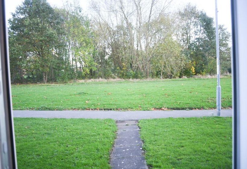 דירת נופש 2ndhomestays  Willenhall Charming 3 Bedroom Home