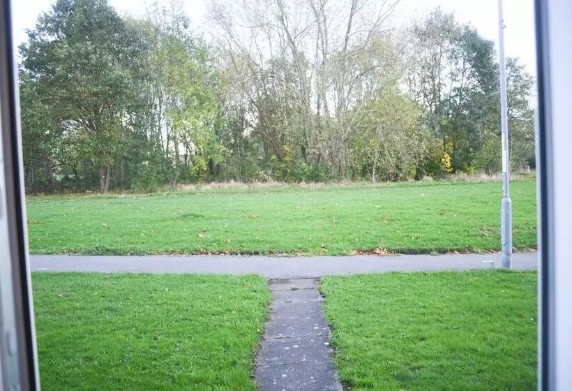 اقامتگاه 2ndhomestays  Willenhall Charming 3 Bedroom Home