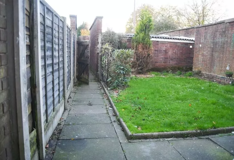 اقامتگاه 2ndhomestays  Willenhall Charming 3 Bedroom Home