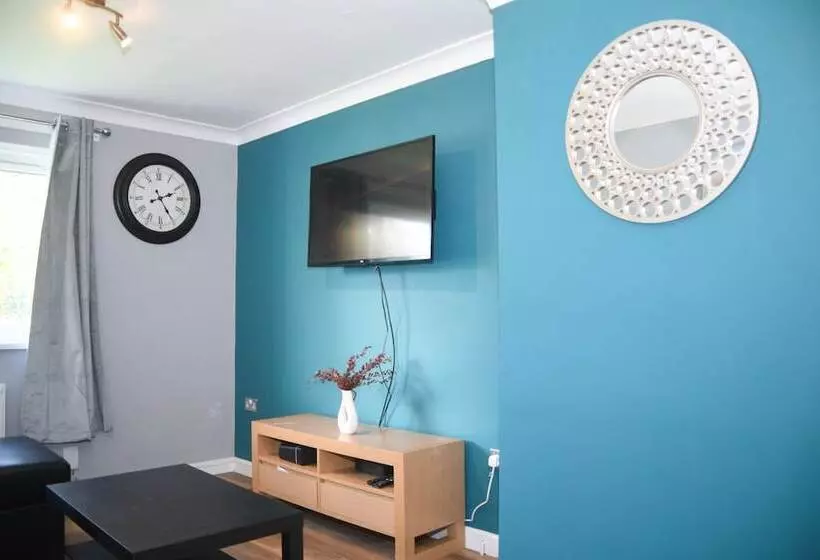اقامتگاه 2ndhomestays  Willenhall Charming 3 Bedroom Home