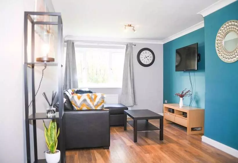 اقامتگاه 2ndhomestays  Willenhall Charming 3 Bedroom Home