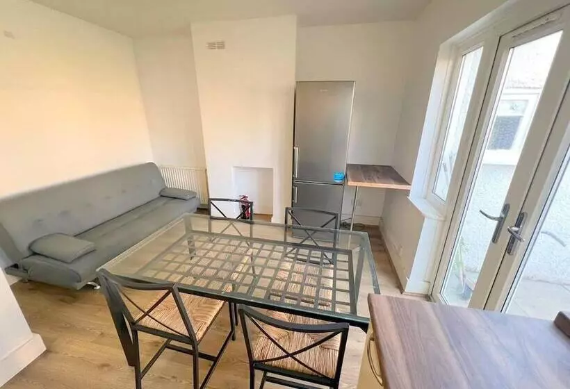 اقامتگاه Spacious 4 Bed House In Thornton Heath