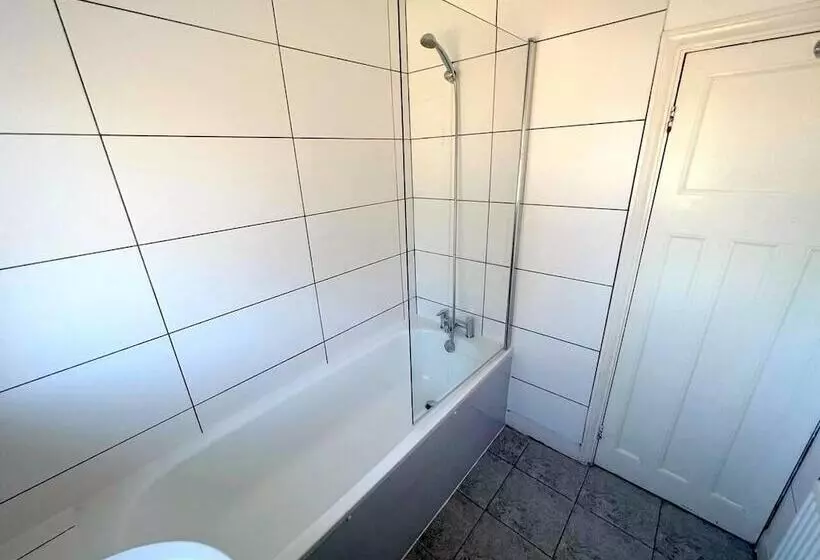 اقامتگاه Spacious 4 Bed House In Thornton Heath
