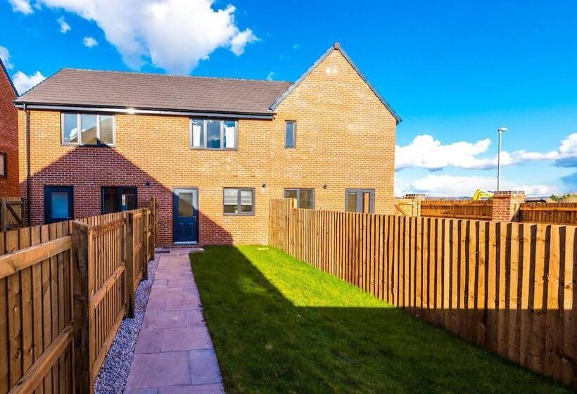 إقامة Stunning 2 Bed House In Manchester With Canal View