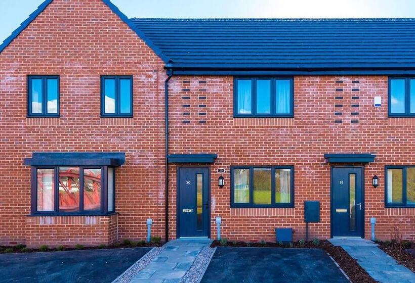 إقامة Stunning 2 Bed House In Manchester With Canal View