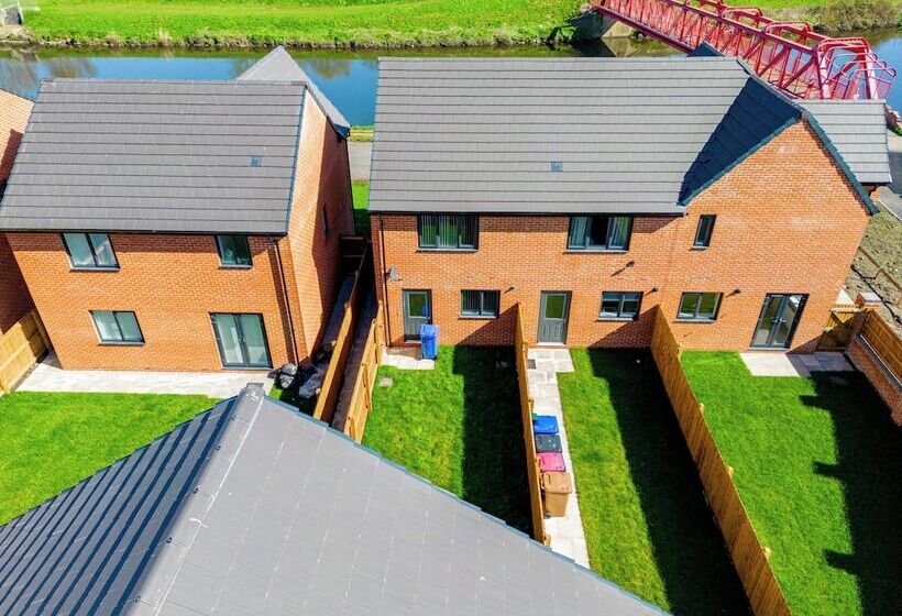 레지던스 Stunning 2 Bed House In Manchester With Canal View