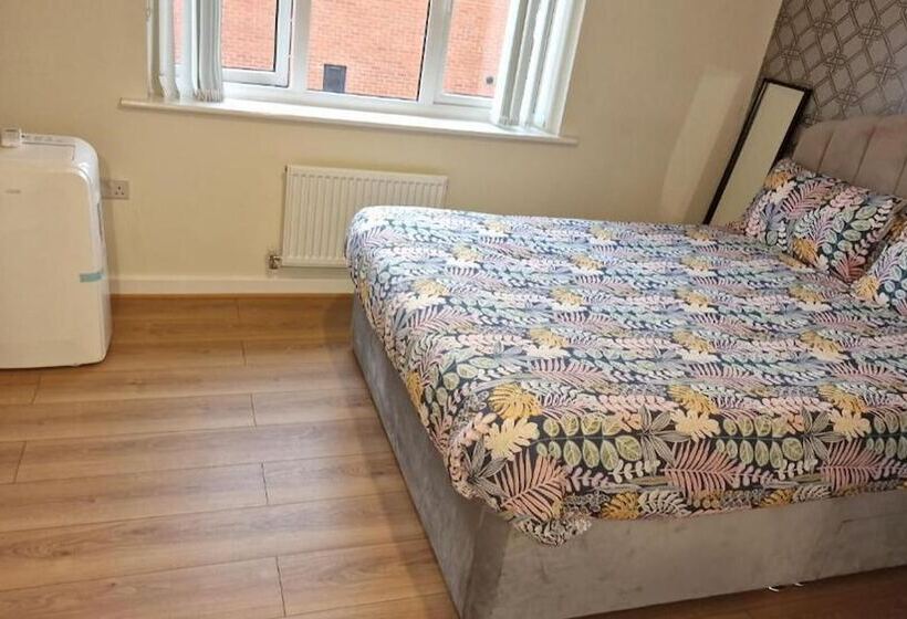 레지던스 Stunning 2 Bed House In Manchester With Canal View