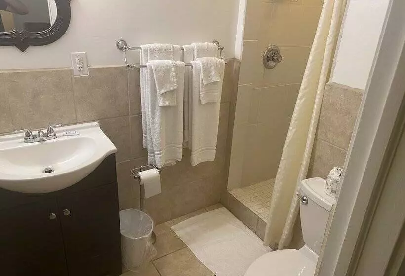 The Maple Motel Erie