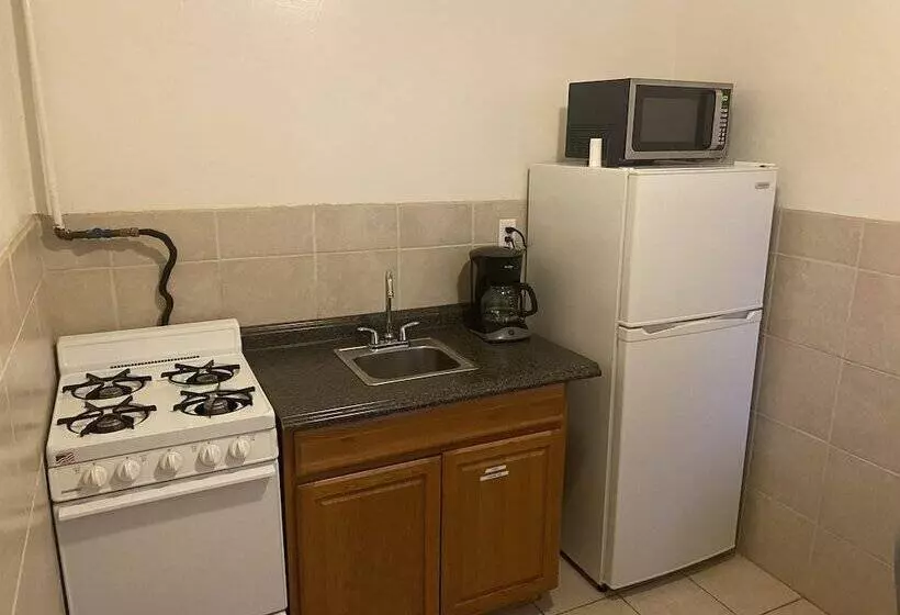 The Maple Motel Erie