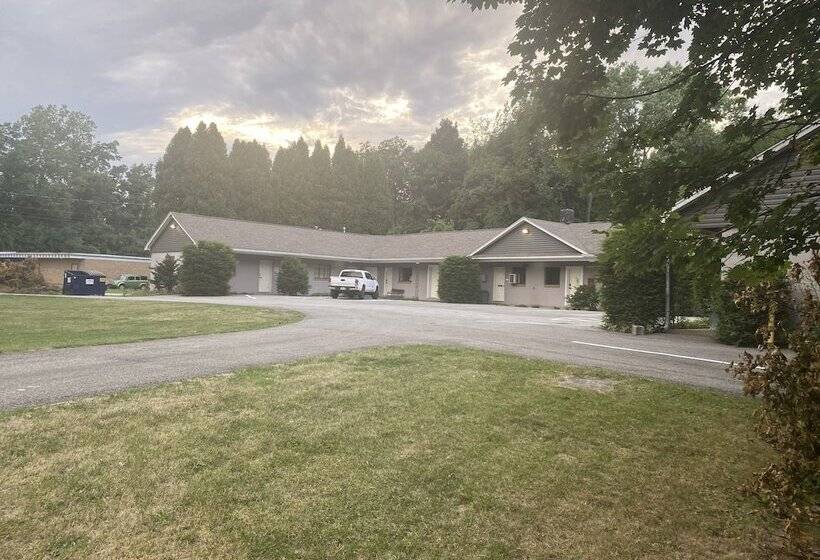 The Maple Motel Erie