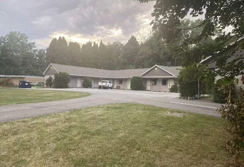 The Maple Motel Erie