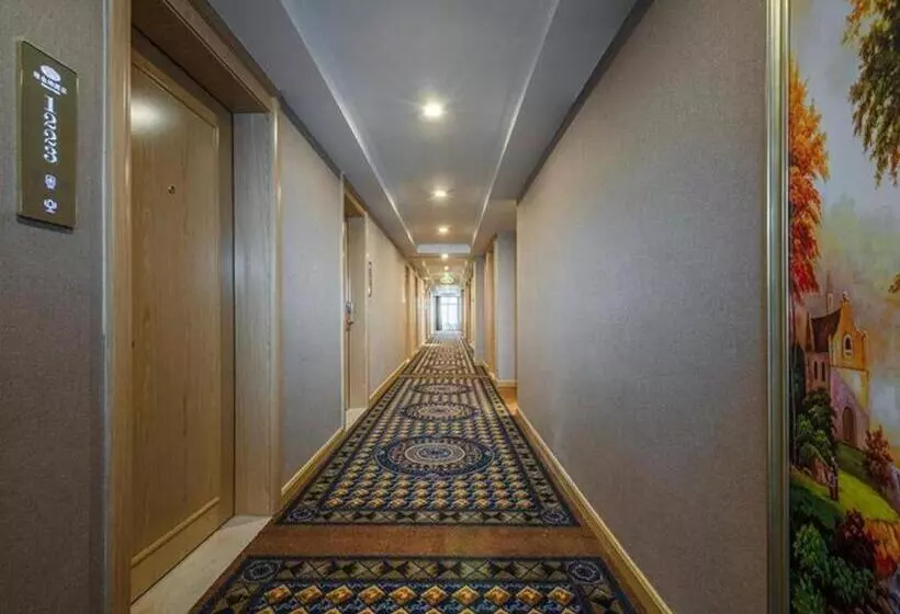 Vienna Hotel Nanning Xiangsi Lake University Town