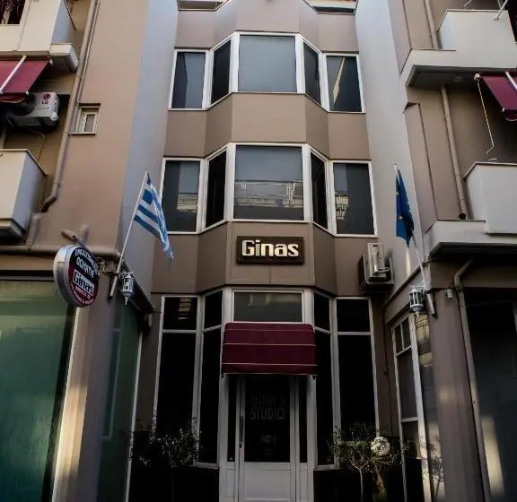 ホテル Gina's Studios