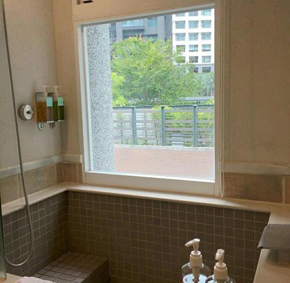 هتل Hua Ge Hot Spring