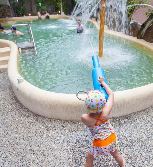 هتل Hua Ge Hot Spring