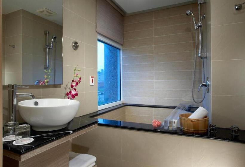 هتل Hua Ge Hot Spring