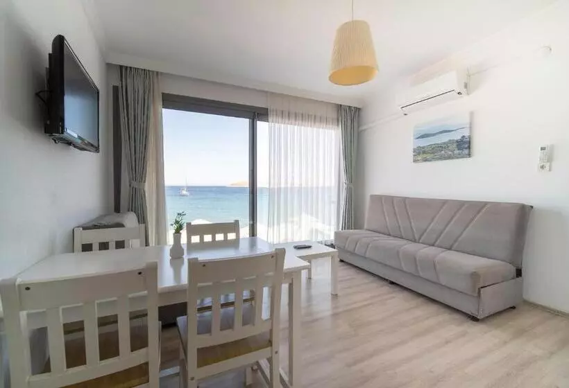 Hotelli Yali Sui̇tes