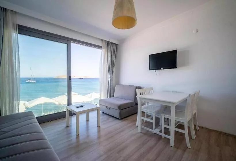 Hotelli Yali Sui̇tes