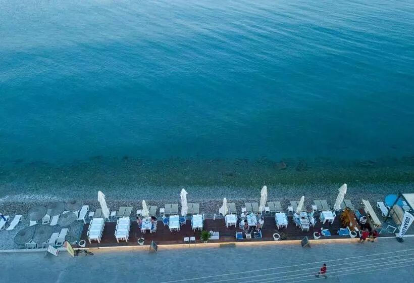 Hotelli Yali Sui̇tes