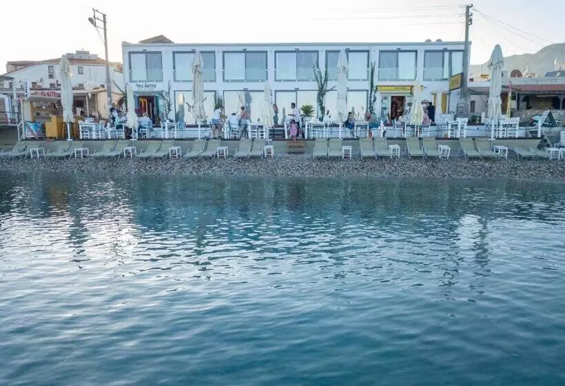 Hotelli Yali Sui̇tes