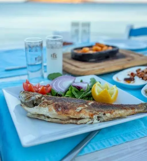 Hotelli Yali Sui̇tes