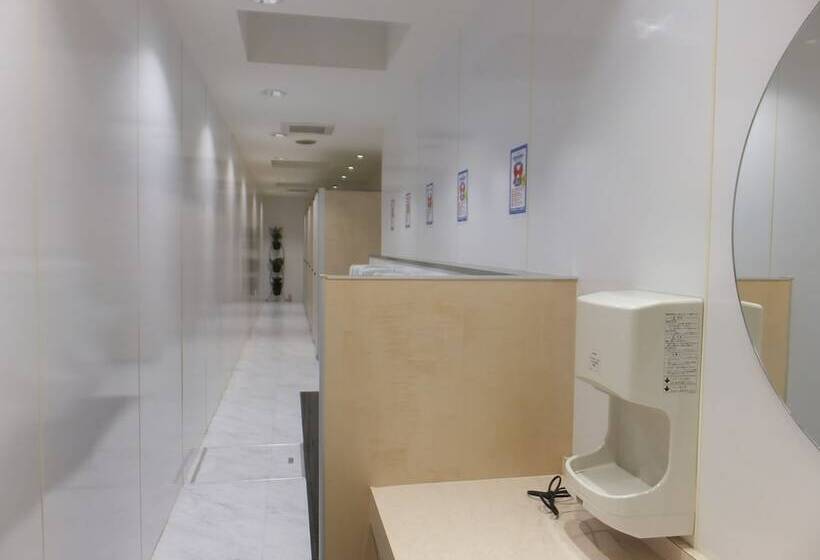 Capsule Hotel Wellbe Sakae   Caters To Men