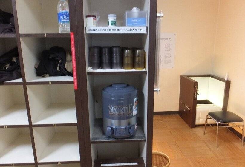 Capsule Hotel Wellbe Sakae   Caters To Men