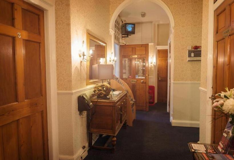 مسافرخانه Elder York Guest House