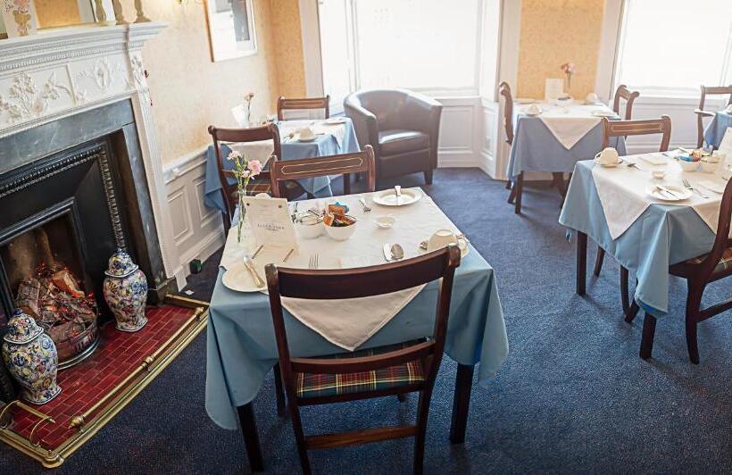 مسافرخانه Elder York Guest House