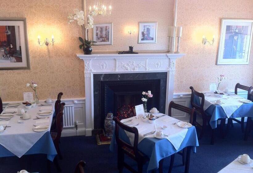 مسافرخانه Elder York Guest House