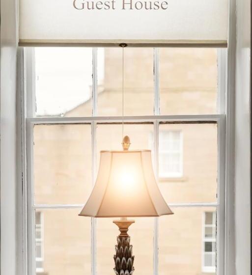 مسافرخانه Elder York Guest House