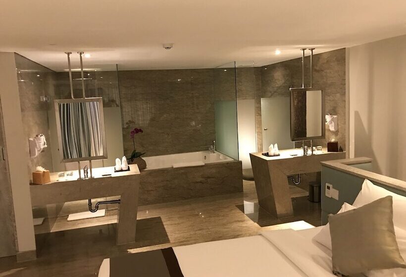 Отель Daun Bali Seminyak