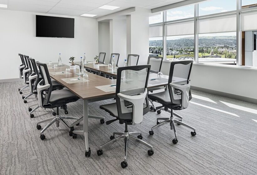 酒店 Element Calgary Airport