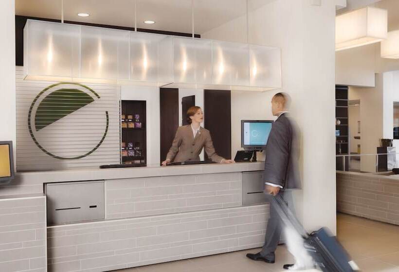 酒店 Element Calgary Airport