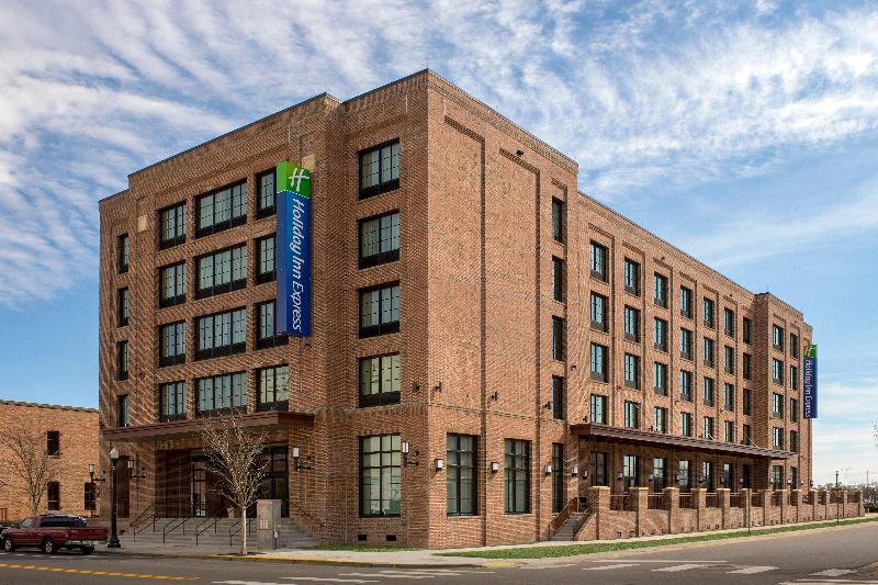 فندق Holiday Inn Express Pensacola Downtown, An Ihg