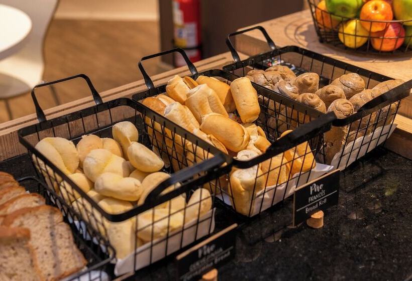 هتل Ibis Porto Alegre Moinhos De Vento