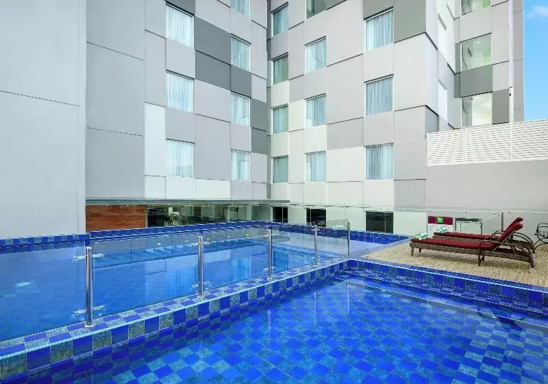 ホテル Ibis Styles Makassar Sam Ratulangi