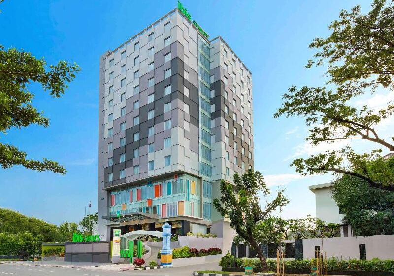בית מלון כפרי Ibis Styles Makassar Sam Ratulangi