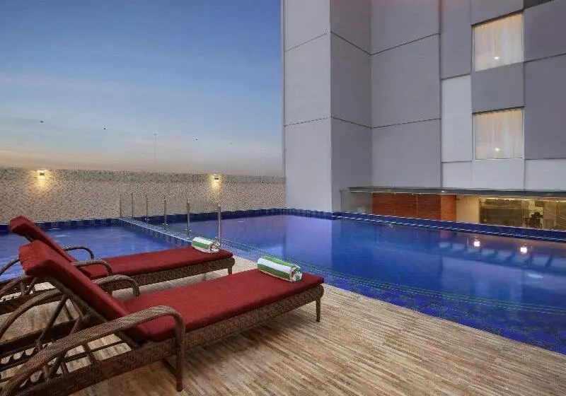 ホテル Ibis Styles Makassar Sam Ratulangi