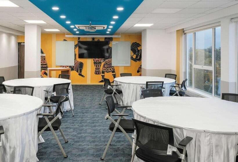 ホテル Ibis Styles Nairobi Westlands