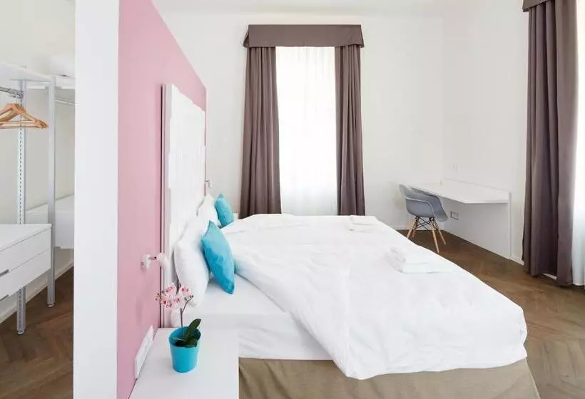 Hotelli MH Apartments River Prague